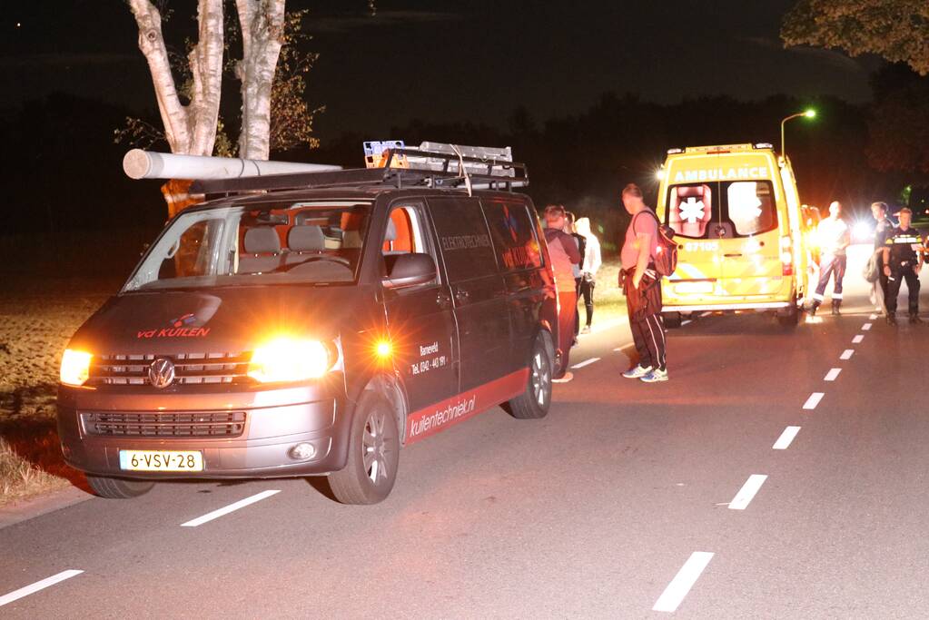 Jongen (14) geschept door bestelbus bij dropping