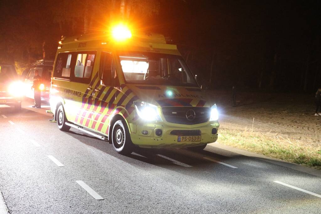 Jongen (14) geschept door bestelbus bij dropping