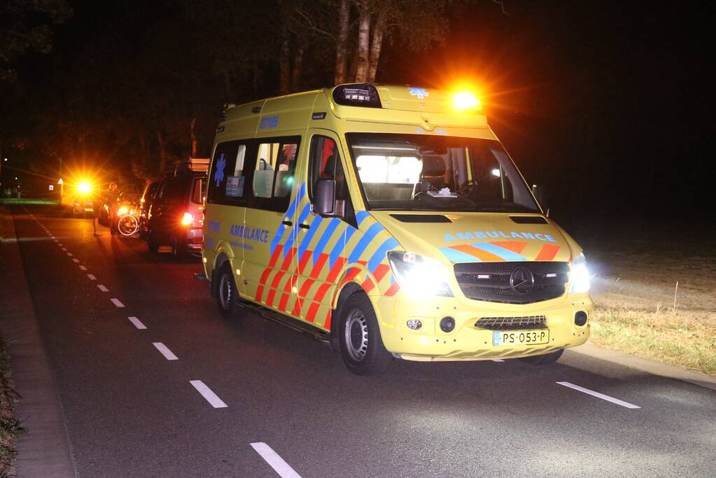 Jongen (14) geschept door bestelbus bij dropping