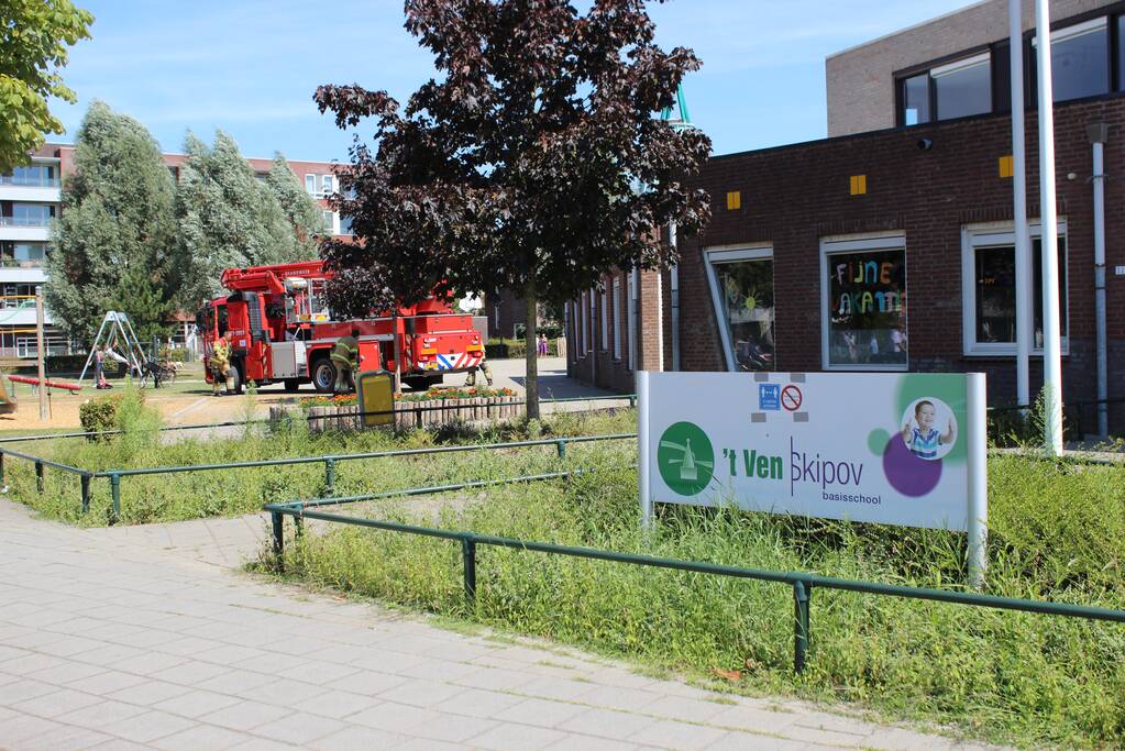Brand op dak basisschool 't Ven bij werkzaamheden