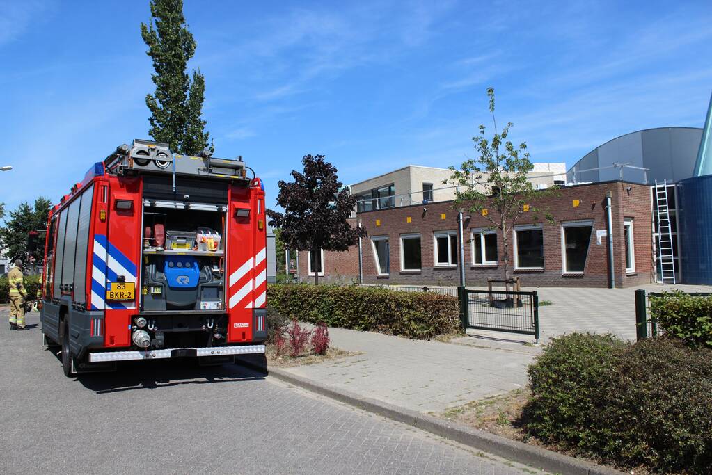 Brand op dak basisschool 't Ven bij werkzaamheden