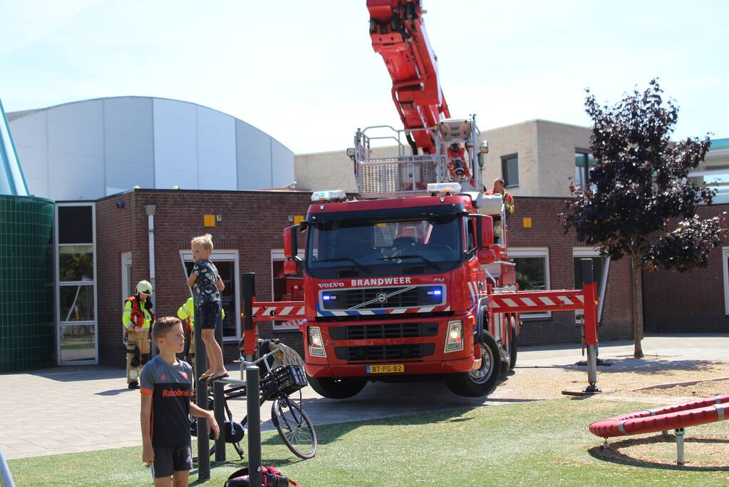 Brand op dak basisschool 't Ven bij werkzaamheden