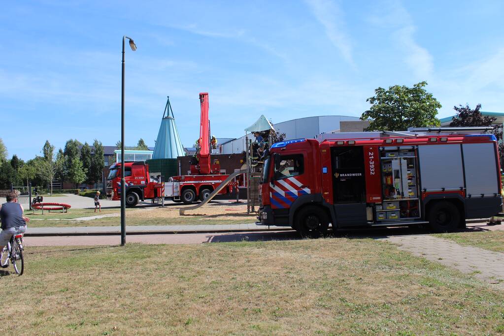 Brand op dak basisschool 't Ven bij werkzaamheden