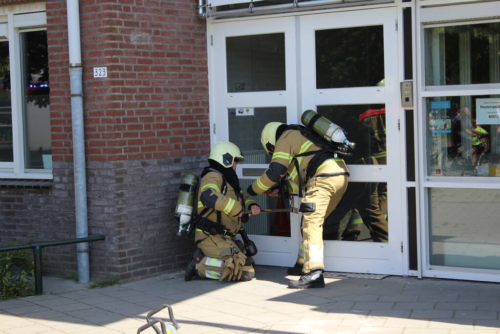 Brand op dak basisschool 't Ven bij werkzaamheden