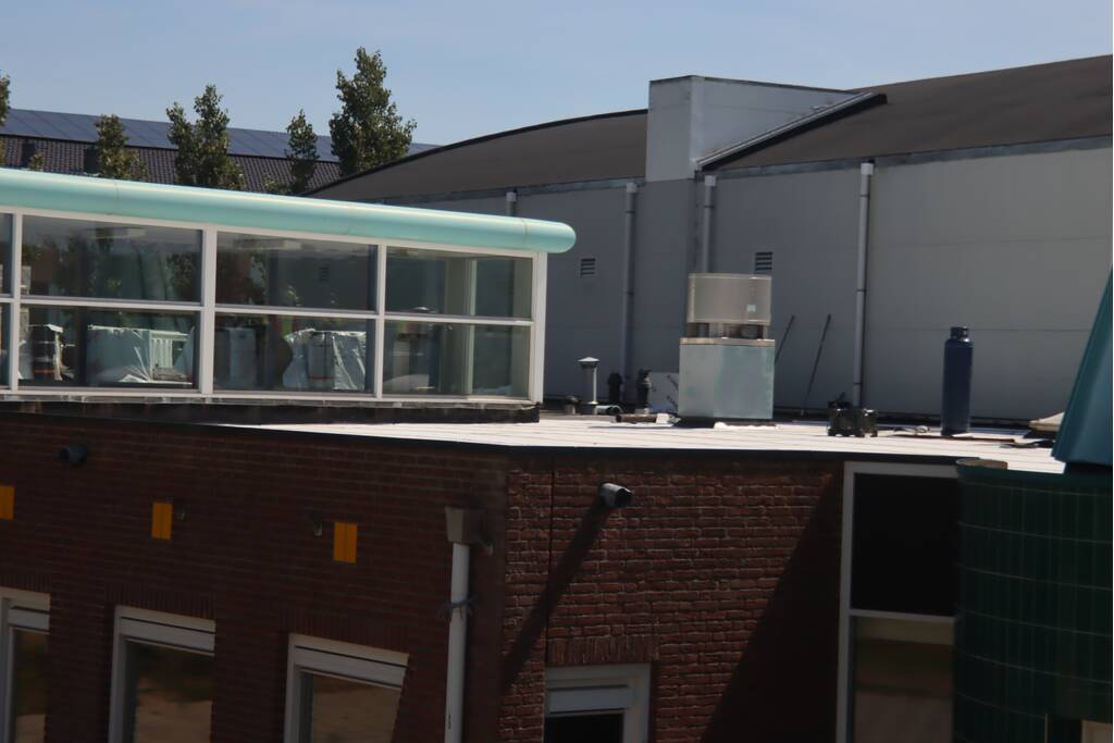 Brand op dak basisschool 't Ven bij werkzaamheden