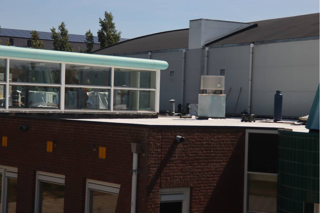 Brand op dak basisschool 't Ven bij werkzaamheden