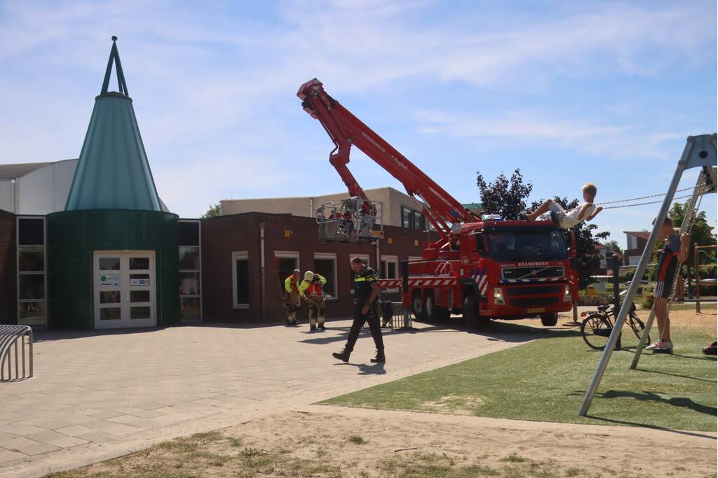 Brand op dak basisschool 't Ven bij werkzaamheden
