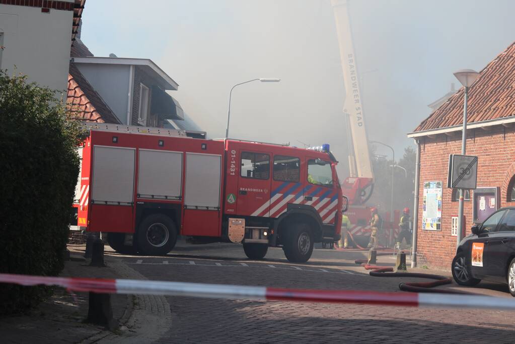 Grote brand in keuken van woning