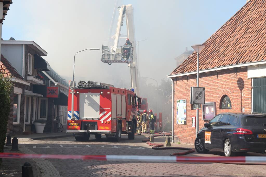 Grote brand in keuken van woning