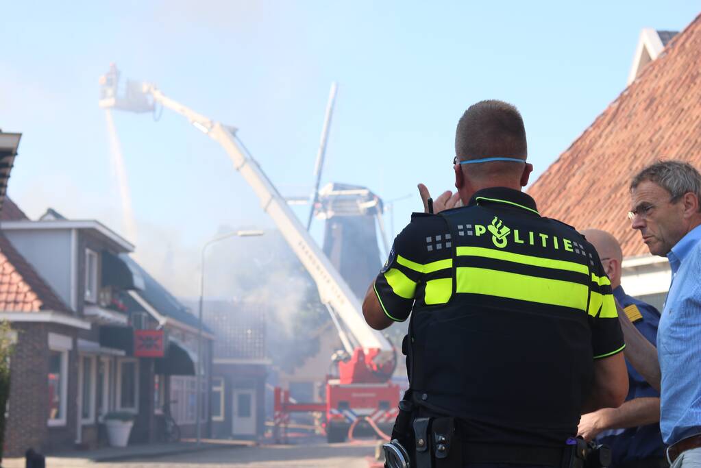Grote brand in keuken van woning
