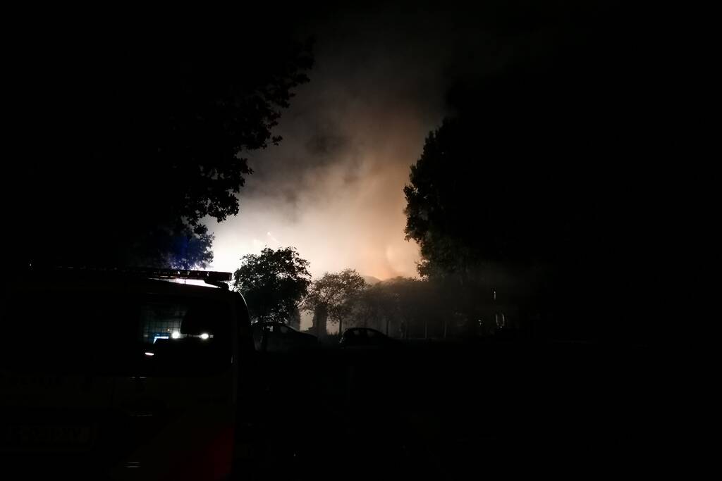 Grote brand in woning met rieten dak