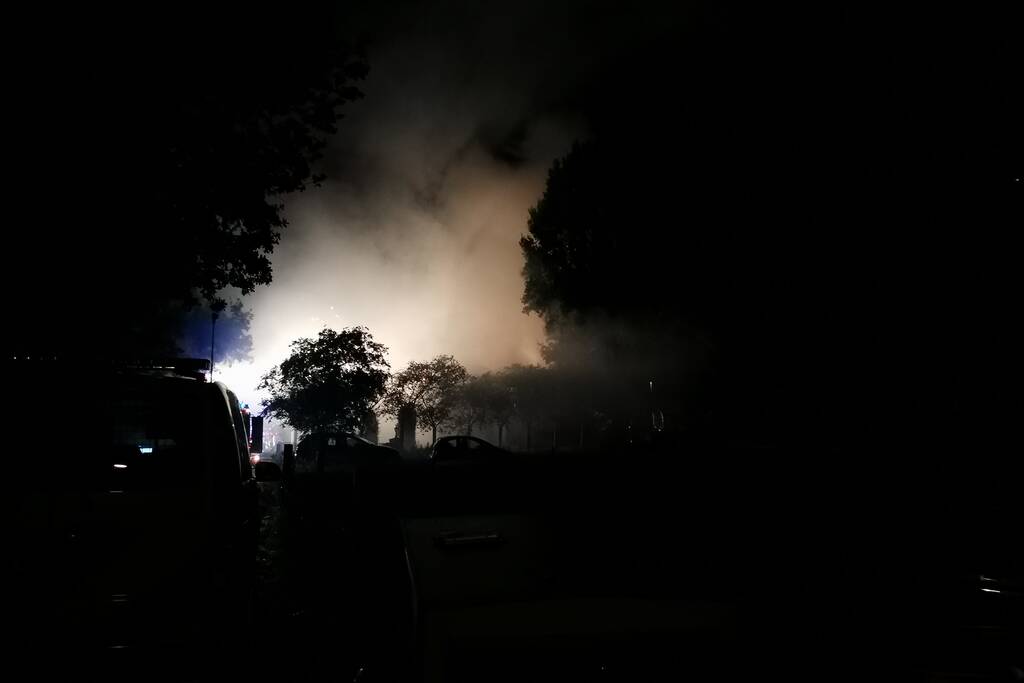 Grote brand in woning met rieten dak