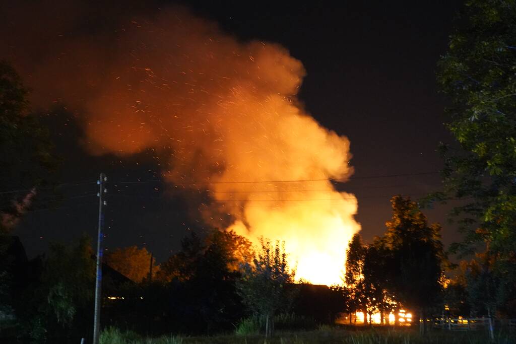 Grote schuurbrand vol met hooi
