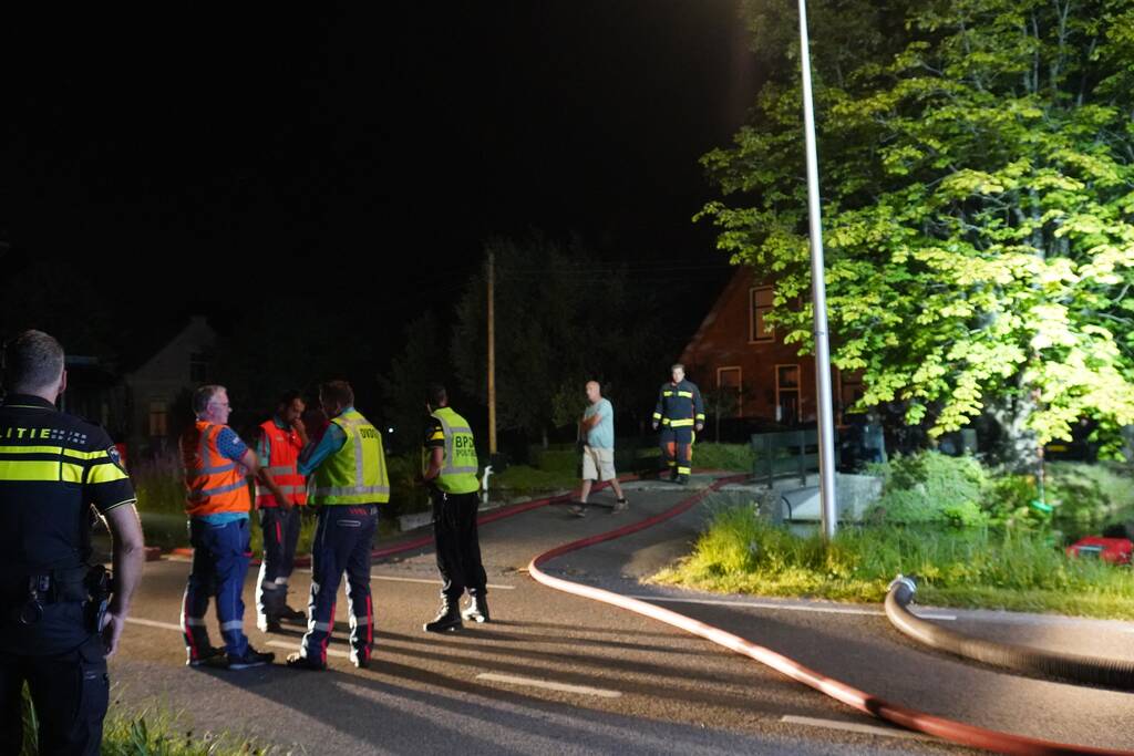 Grote schuurbrand vol met hooi