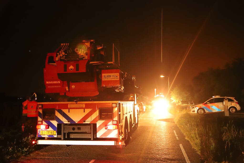 Grote schuurbrand vol met hooi