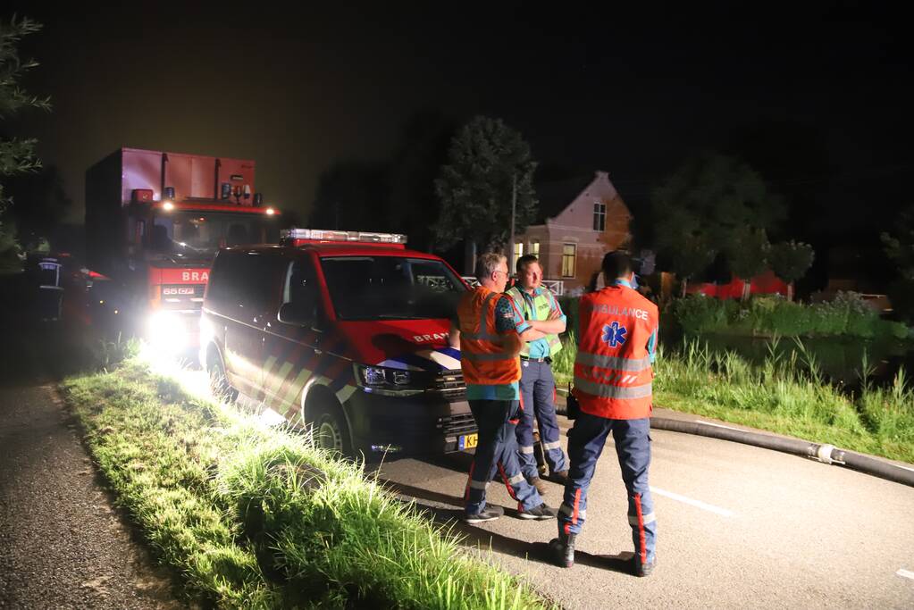 Grote schuurbrand vol met hooi