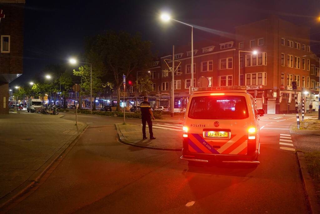 Zwaargewond slachtoffer steekpartij loopt honderden meters over straat