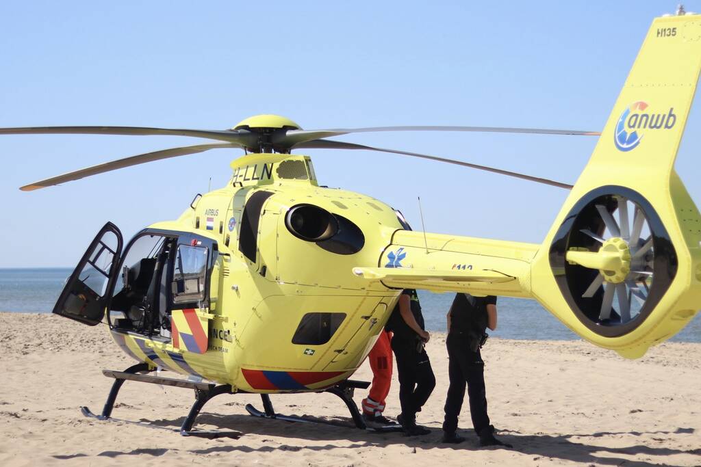 Traumahelikopter ingezet bij incident op strand
