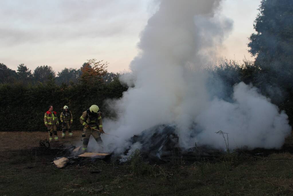 Buurtbewoners slaan alarm na brandlucht