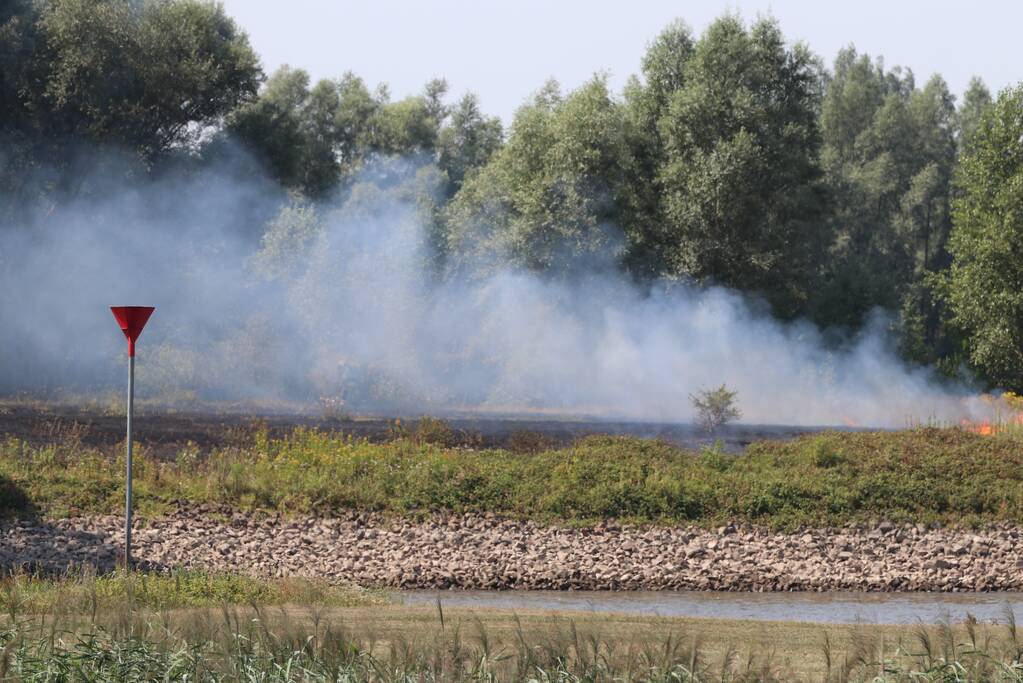 Grote natuurbrand gaat gepaard met veel rook