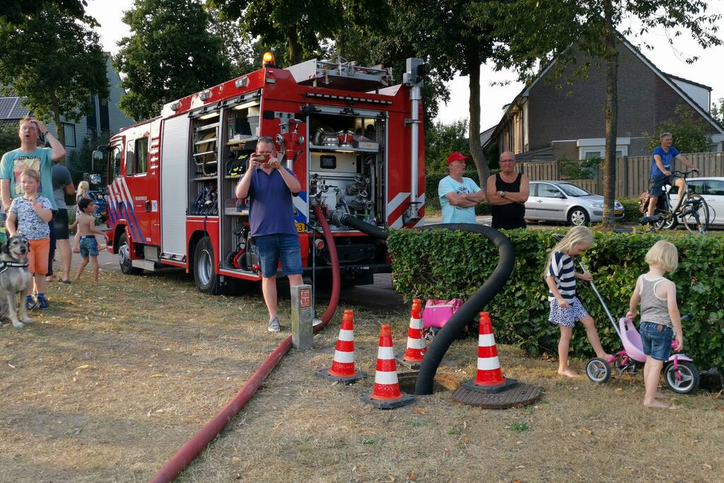Brandweer zorgt voor waterpret in Maandereng
