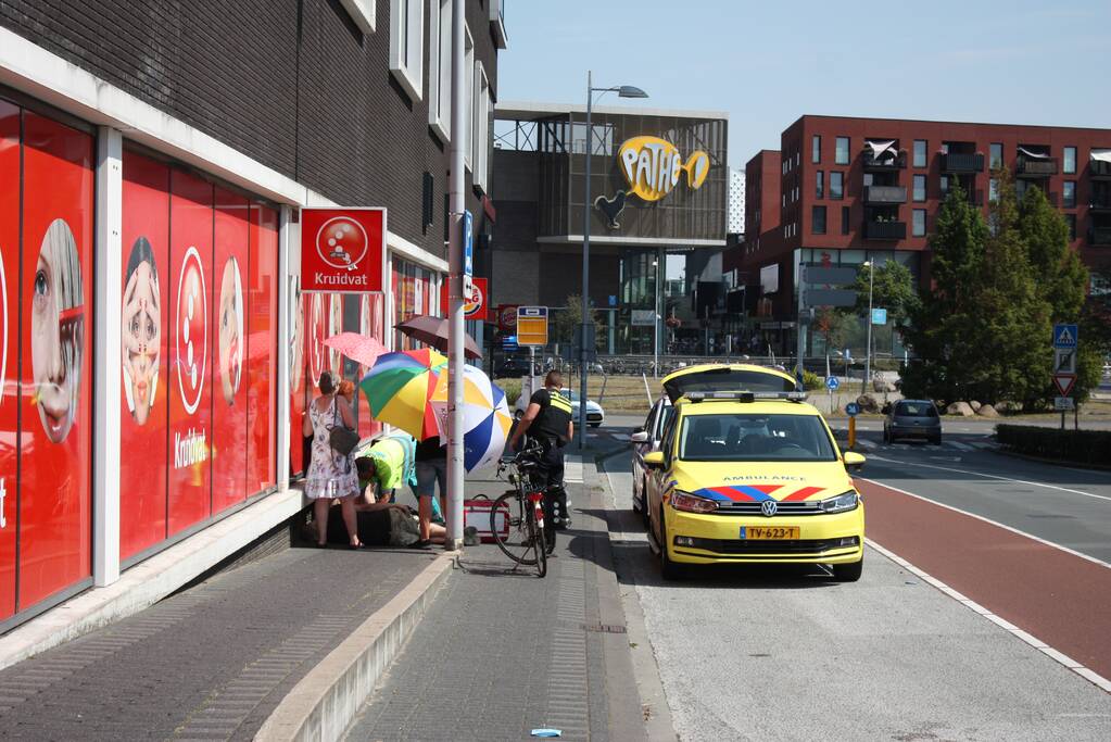 Man bevangen door de hitte