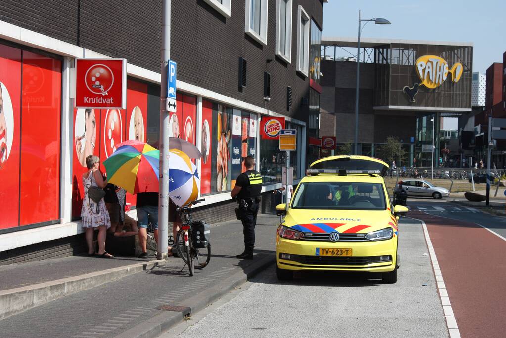 Man bevangen door de hitte