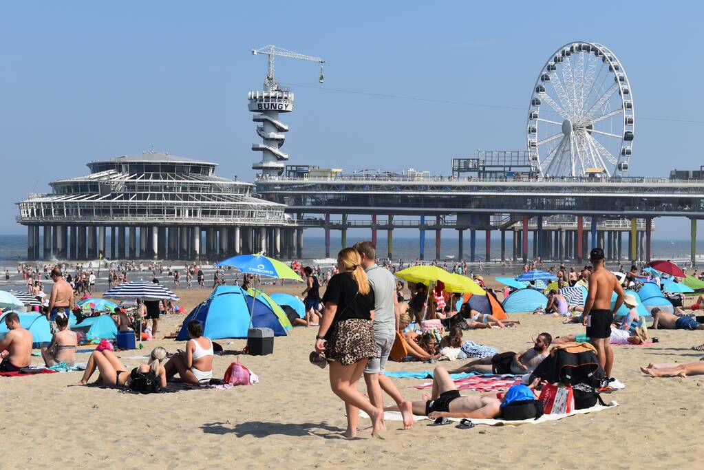 Drukte op het strand van Scheveningen