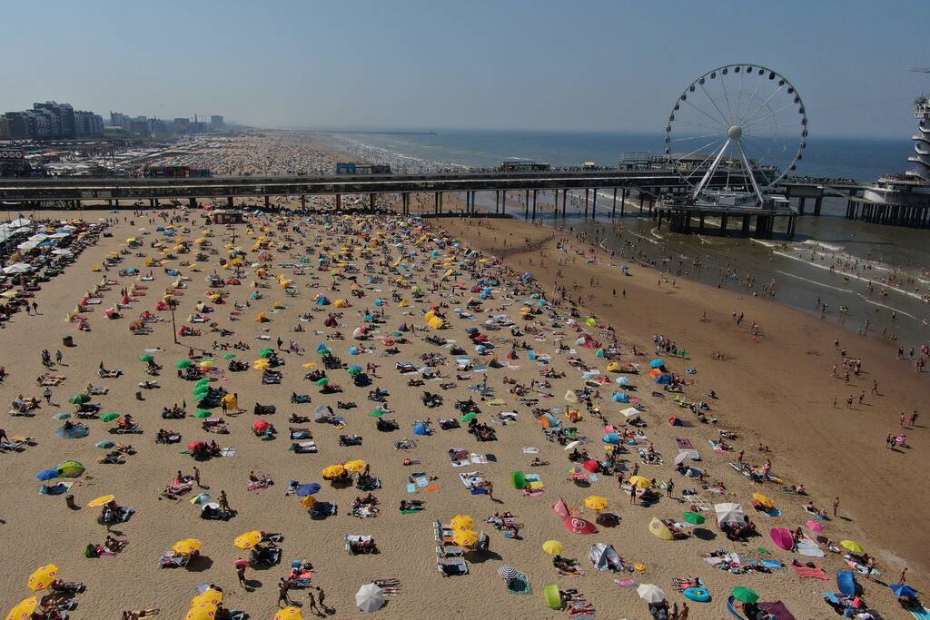 Drukte op het strand van Scheveningen