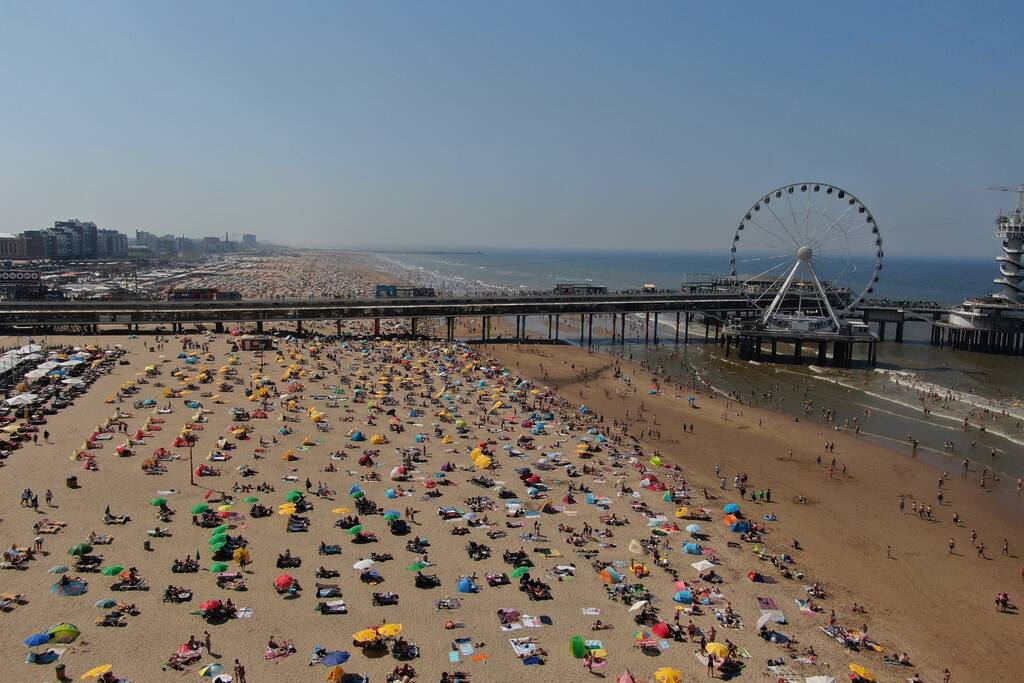 Drukte op het strand van Scheveningen