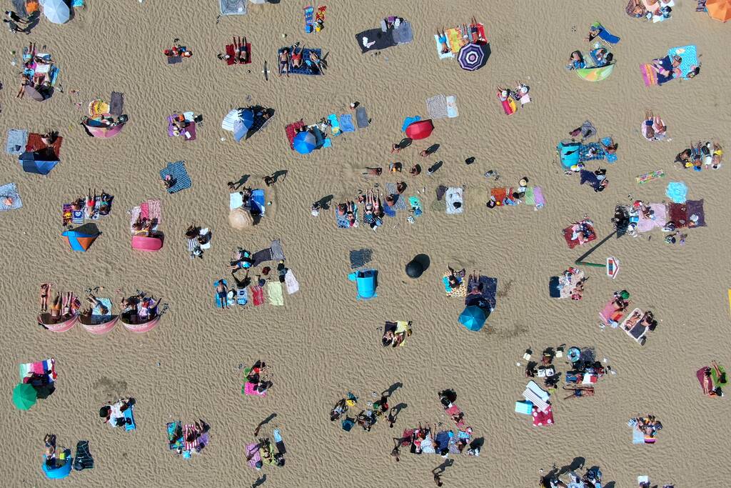 Drukte op het strand van Scheveningen
