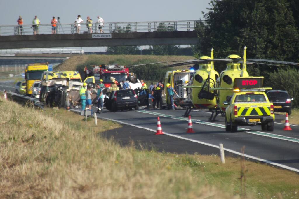 Grote ravage op snelweg na verkeersongeval