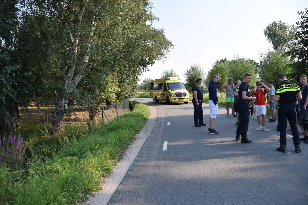 Motorrijder gaat hard onderuit en raakt gewond