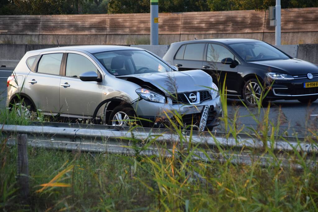 Meerdere auto's met elkaar in botsing op snelweg
