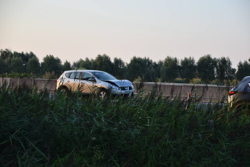 Meerdere auto's met elkaar in botsing op snelweg