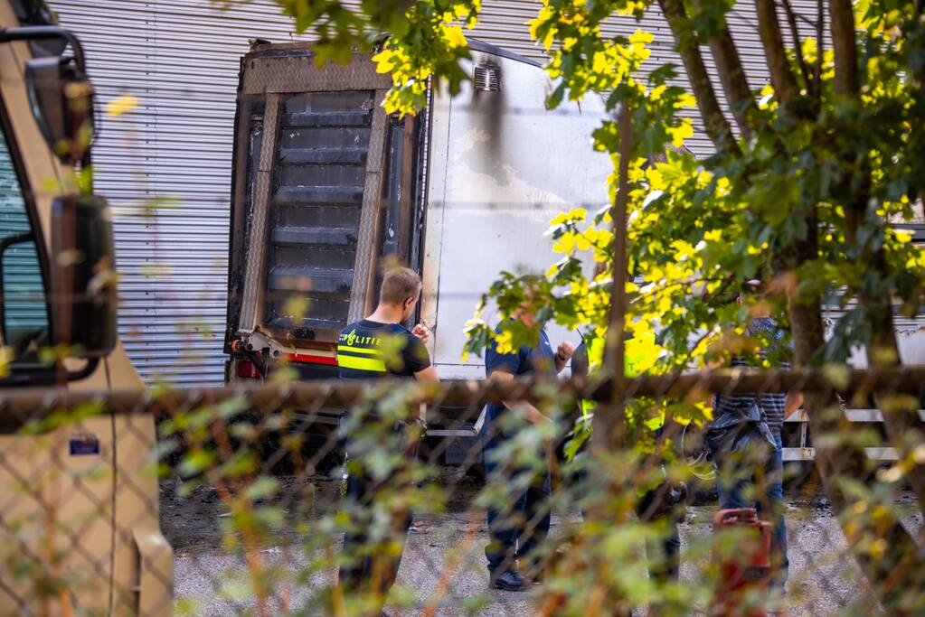 Enorme schade bij brand in vrachtwagens bij PostNL