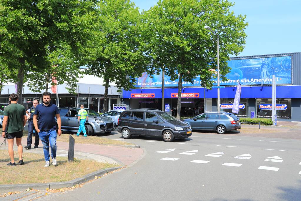 Porsche Cayenne Magnum botst op voorligger