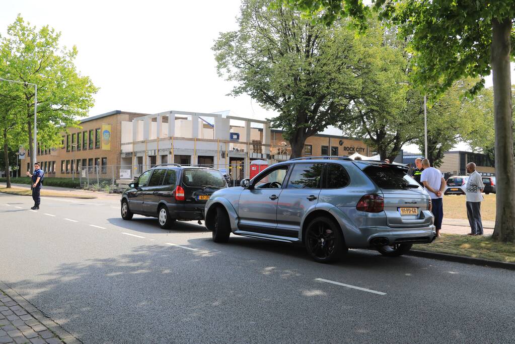 Porsche Cayenne Magnum botst op voorligger