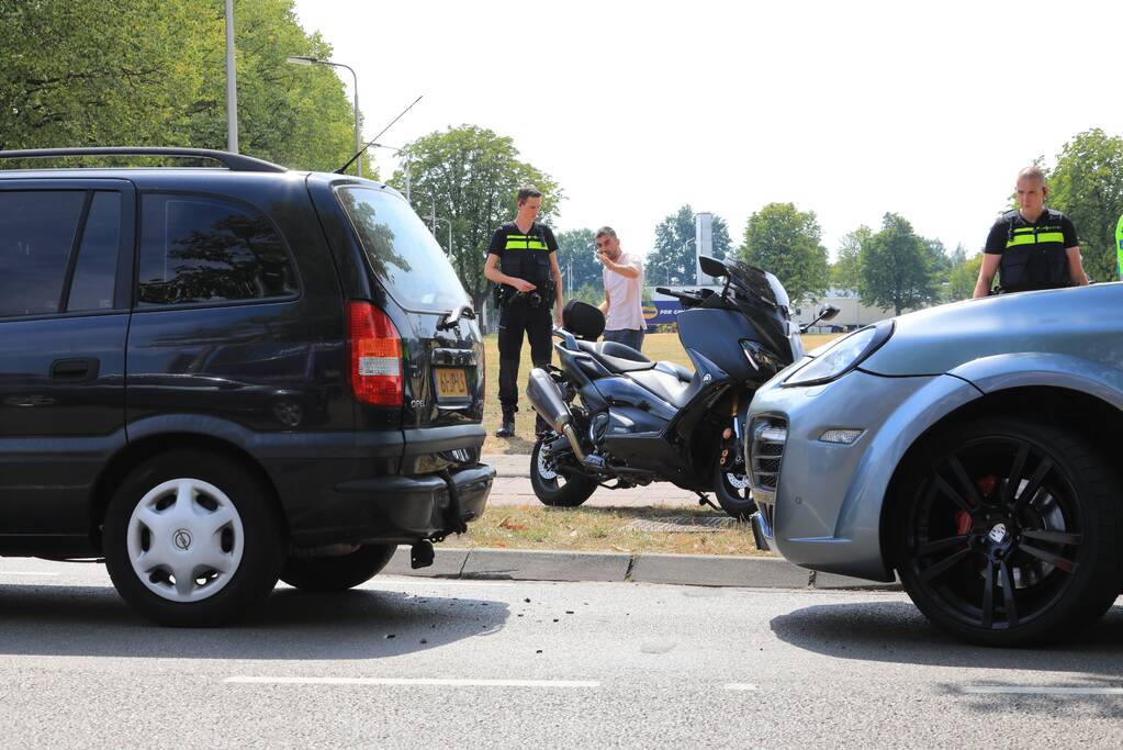 Porsche Cayenne Magnum botst op voorligger