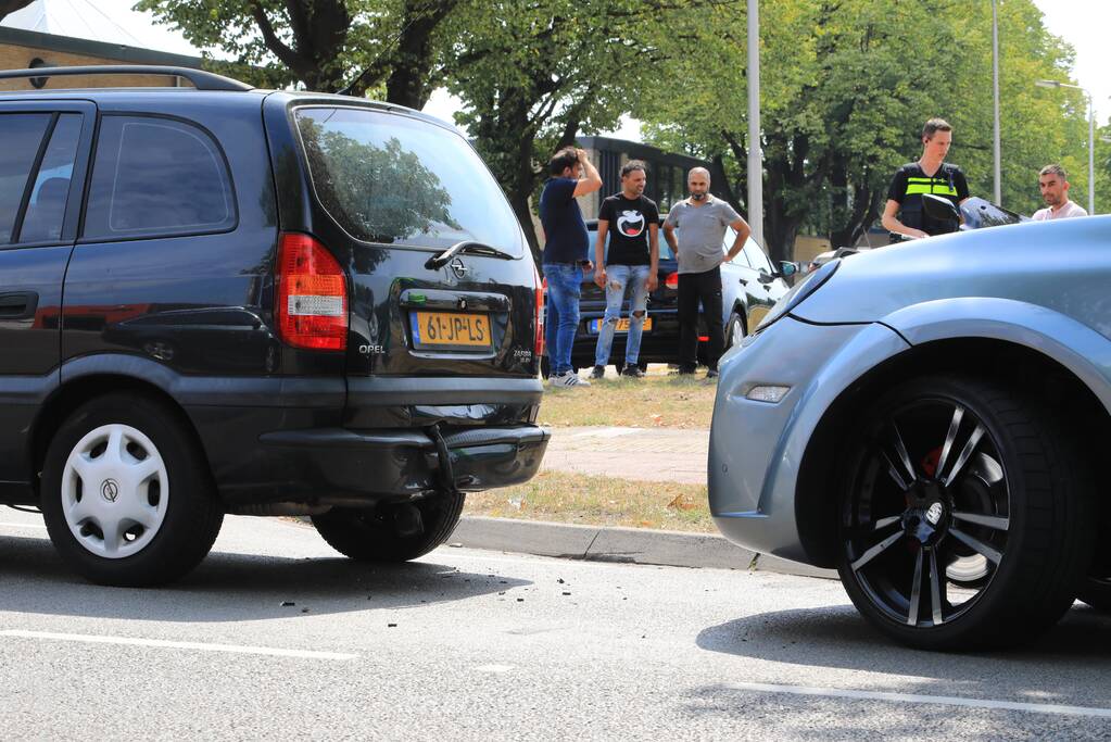 Porsche Cayenne Magnum botst op voorligger