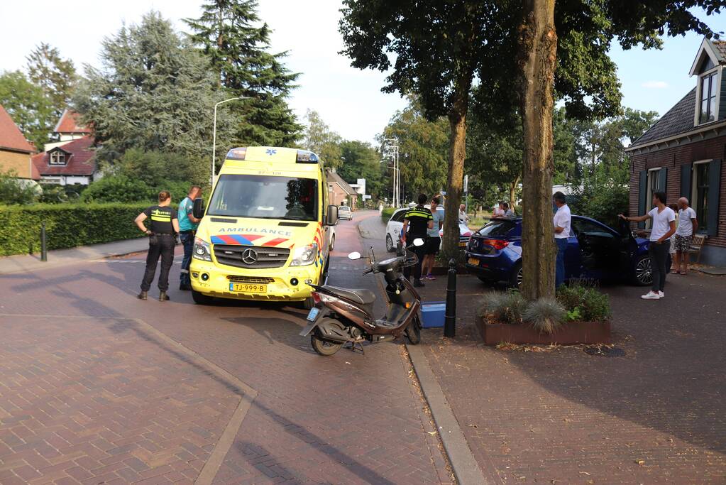 Scooterrijder gewond bij verkeersongeval