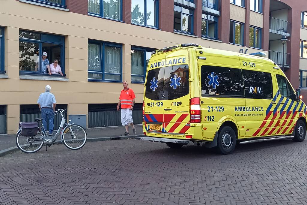 Automobilist slaat op de vlucht na verkeersongeval