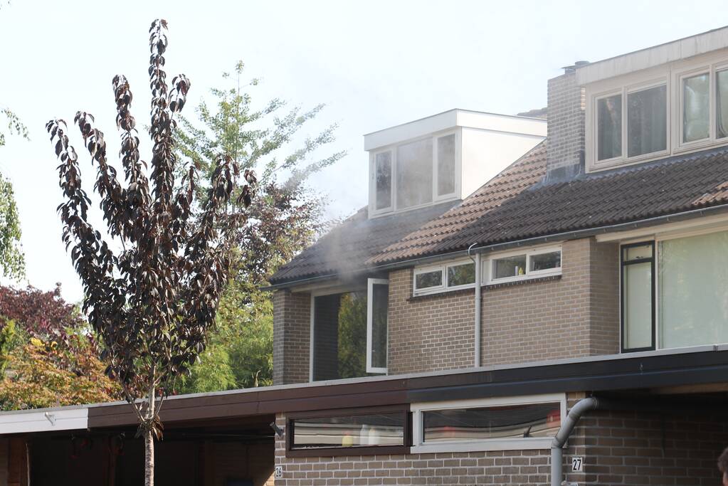 Woning tijdelijk onbewoonbaar na brand in slaapkamer