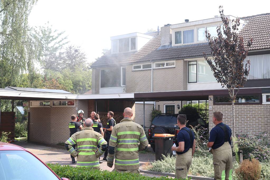 Woning tijdelijk onbewoonbaar na brand in slaapkamer