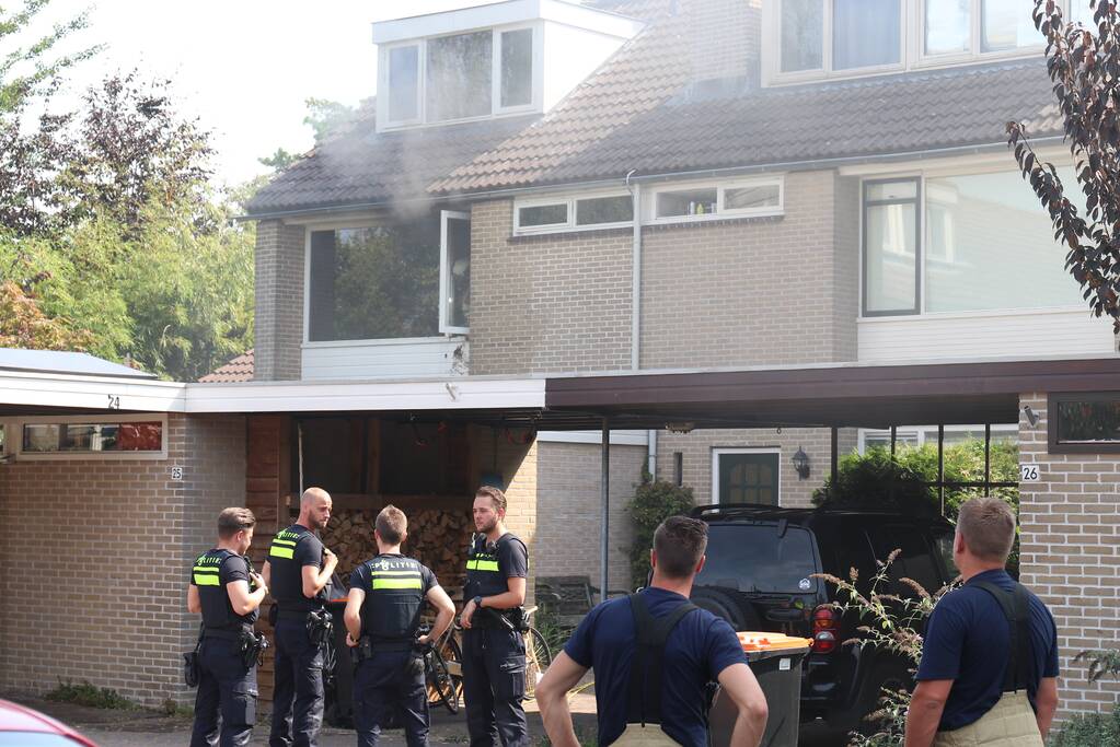 Woning tijdelijk onbewoonbaar na brand in slaapkamer
