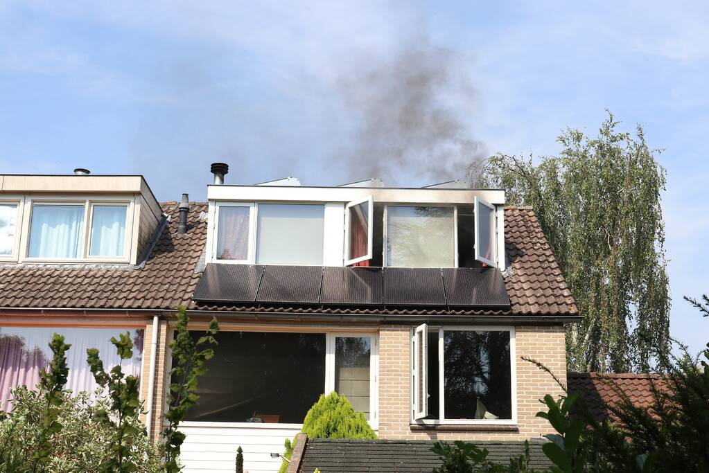 Woning tijdelijk onbewoonbaar na brand in slaapkamer