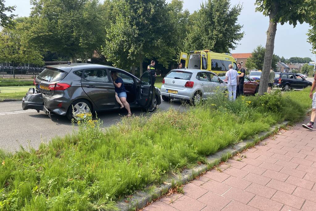 Meerdere voertuigen betrokken bij kop-staartbotsing