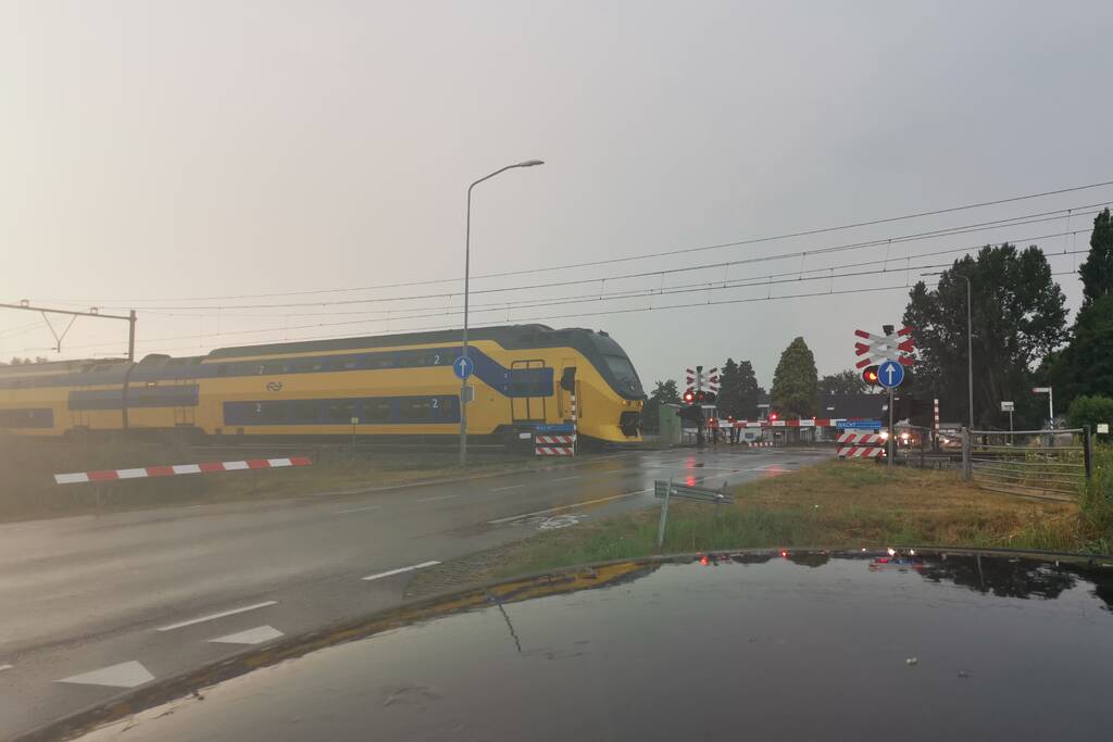 Spoorbomen blijven gesloten, treinen rijden stapvoets