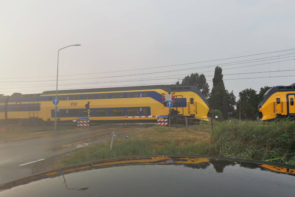 Spoorbomen blijven gesloten, treinen rijden stapvoets