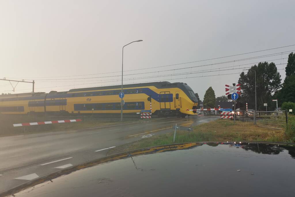 Spoorbomen blijven gesloten, treinen rijden stapvoets